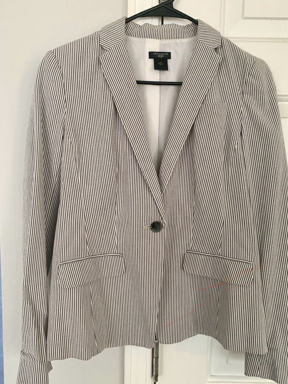 Ann Taylor Seersucker Single-Button Blazer - 2P
